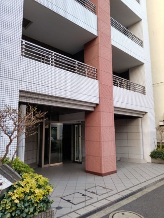 渋谷区上原、マンションのエントランス画像です