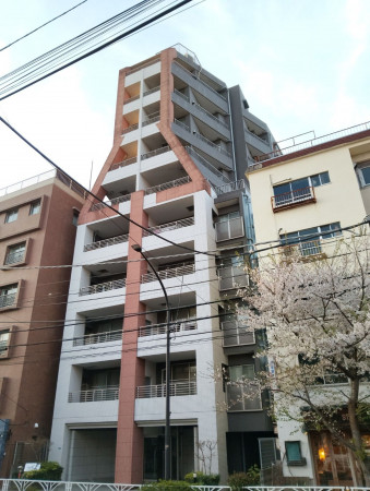 渋谷区上原、マンションの外観画像です