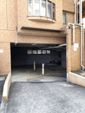 渋谷区代々木、マンションの駐車場画像です