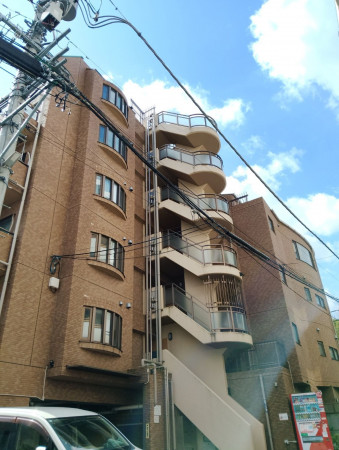 渋谷区代々木、マンションの外観画像です