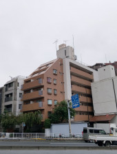 目黒区青葉台、マンションの外観画像です