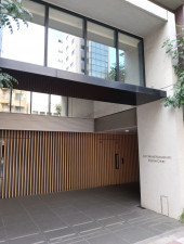 目黒区東山、マンションのエントランス画像です
