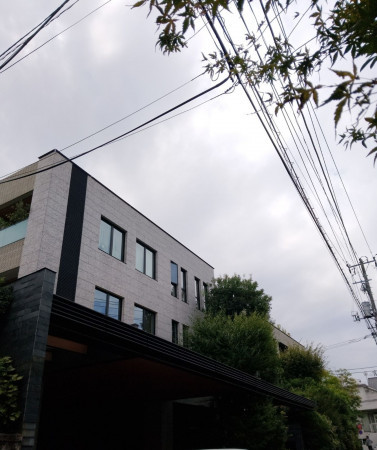 渋谷区上原、マンションの外観画像です