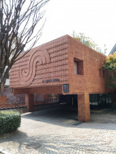 目黒区青葉台、マンションの外観画像です