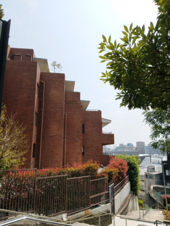目黒区青葉台、マンションの外観画像です