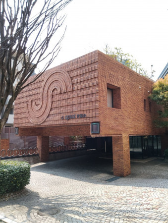 目黒区青葉台、マンションの外観画像です