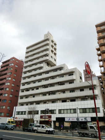 目黒区青葉台、マンションの外観画像です