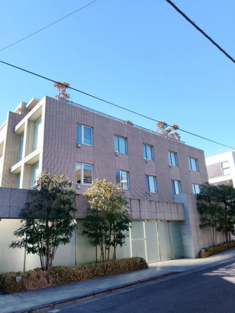 渋谷区上原、マンションの外観画像です