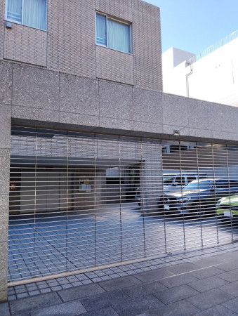 渋谷区上原、マンションの駐車場画像です