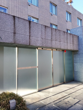 渋谷区上原、マンションのエントランス画像です