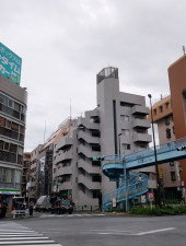 渋谷区富ヶ谷、マンションの外観画像です