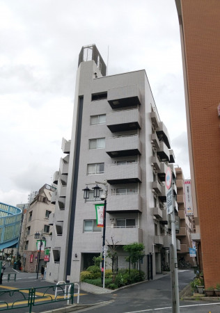 渋谷区富ヶ谷、マンションの外観画像です