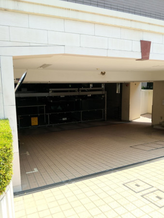 目黒区目黒、マンションの駐車場画像です