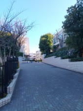 目黒区上目黒、マンションの外観画像です