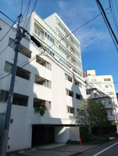 渋谷区富ヶ谷、マンションの外観画像です