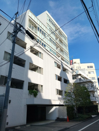 渋谷区富ヶ谷、マンションの外観画像です