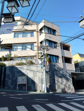 渋谷区代々木、マンションの外観画像です