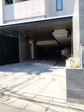 渋谷区代々木、マンションの駐車場画像です