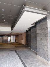 渋谷区代々木、マンションのエントランス画像です
