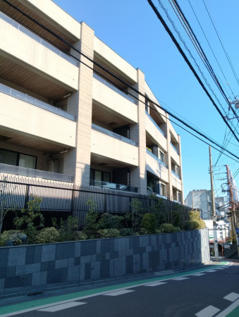 渋谷区代々木、マンションの外観画像です