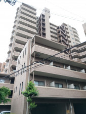 目黒区上目黒、マンションの外観画像です