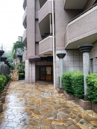 目黒区上目黒、マンションのエントランス画像です