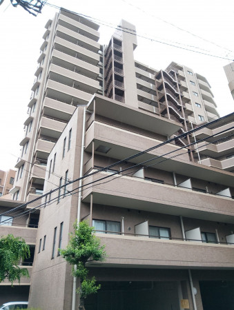 目黒区上目黒、マンションの外観画像です