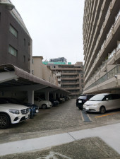 目黒区青葉台、マンションの駐車場画像です