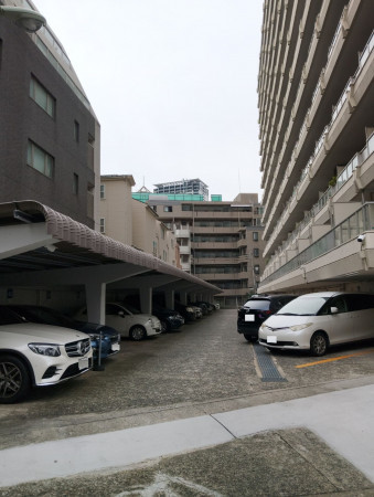 目黒区青葉台、マンションの駐車場画像です