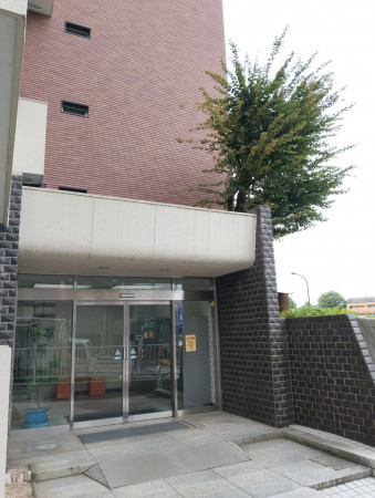 目黒区青葉台、マンションのエントランス画像です