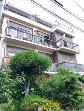目黒区上目黒、マンションの外観画像です