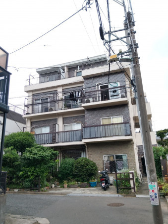 目黒区上目黒、マンションの外観画像です