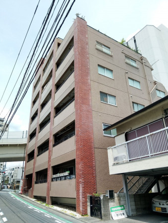 渋谷区代々木、マンションの外観画像です