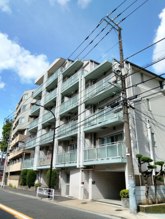 渋谷区代々木、マンションの外観画像です