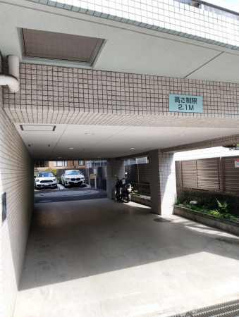渋谷区代々木、マンションの駐車場画像です