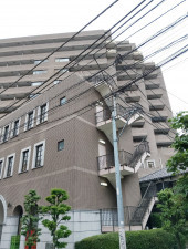 目黒区東山、マンションの外観画像です