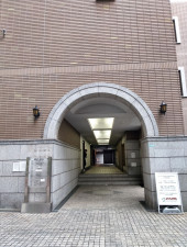 目黒区東山、マンションのエントランス画像です