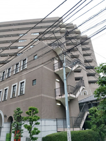 目黒区東山、マンションの外観画像です