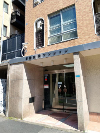 渋谷区渋谷、マンションのエントランス画像です
