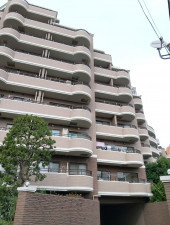 目黒区駒場、マンションの外観画像です
