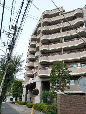 目黒区駒場、マンションの外観画像です