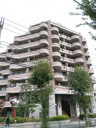 目黒区駒場、マンションの外観画像です