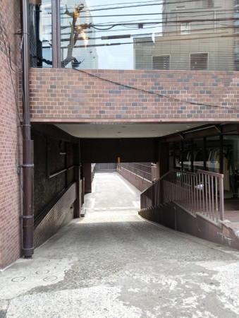 渋谷区代官山町、マンションの駐車場画像です