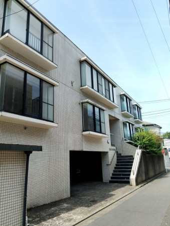 渋谷区上原、マンションの外観画像です