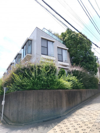 渋谷区上原、マンションの外観画像です