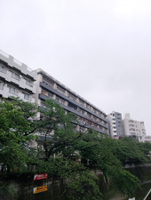 目黒区上目黒、マンションの外観画像です