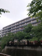 目黒区上目黒、マンションの外観画像です