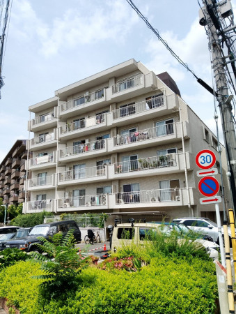 渋谷区代々木、マンションの外観画像です