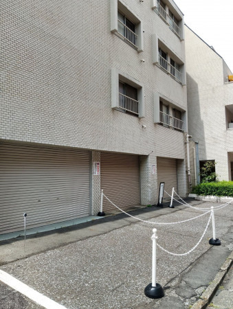渋谷区代々木、マンションの駐車場画像です