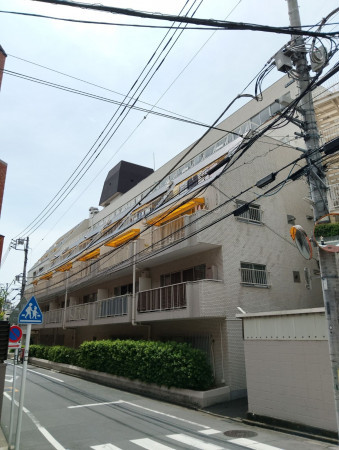 渋谷区代々木、マンションの外観画像です